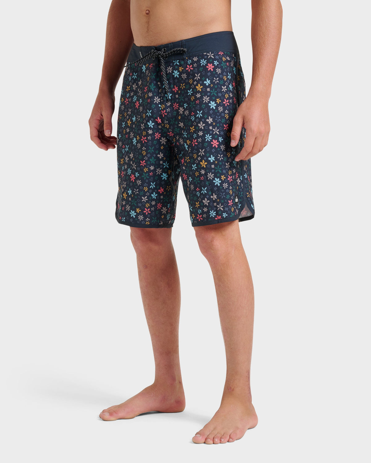 Surfsilk-Scallop-Ditsy-19"-Boardshorts-Black-3